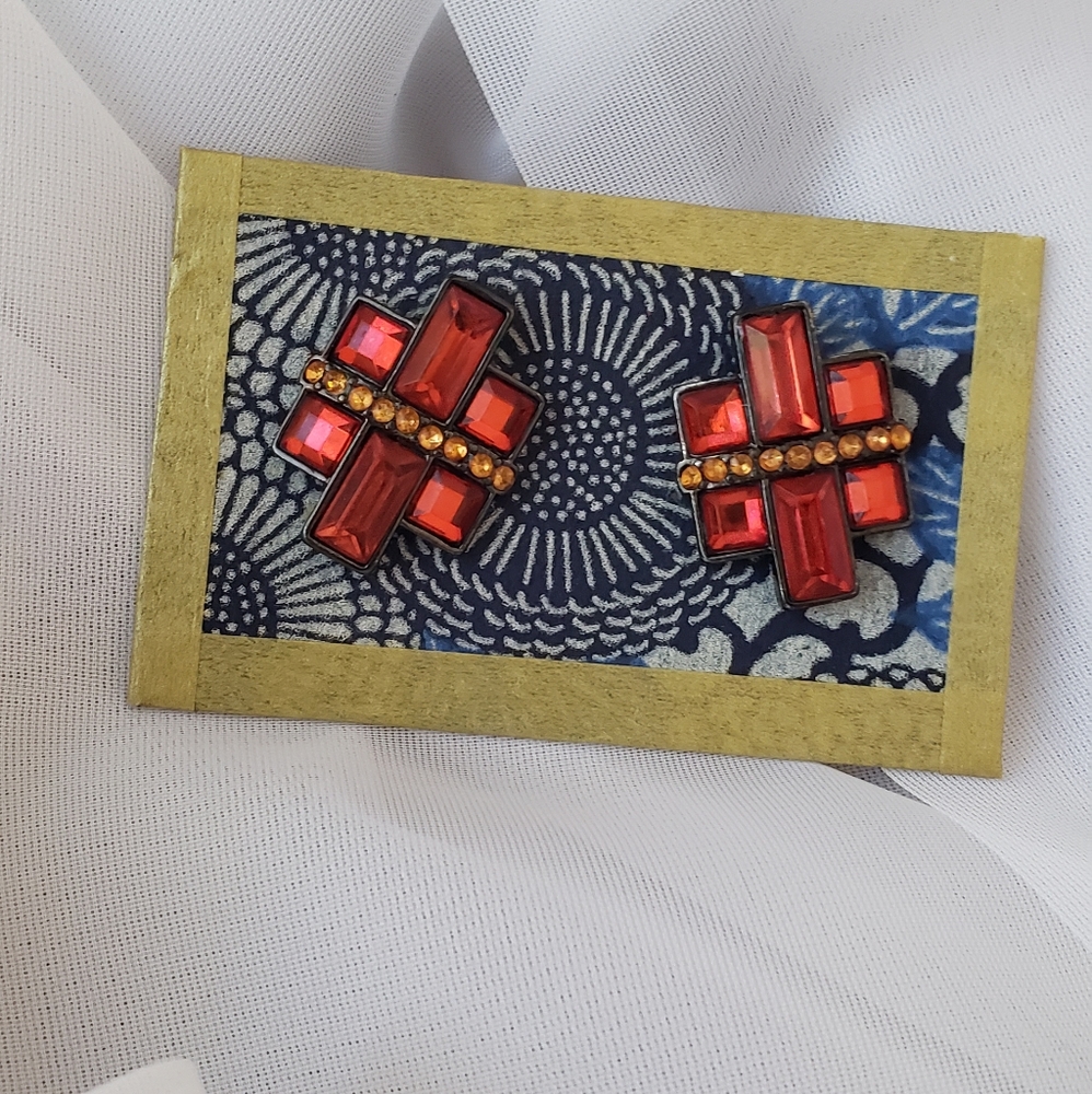 🌺🌻🍁❄5/$24 Large Red and Gold Gem Stud Earrings